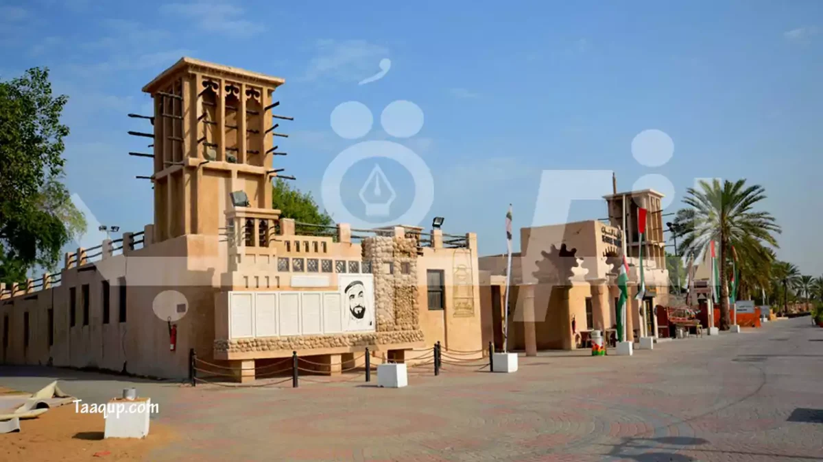  خور دبي قرب قرية التراث والمباني التقليدية