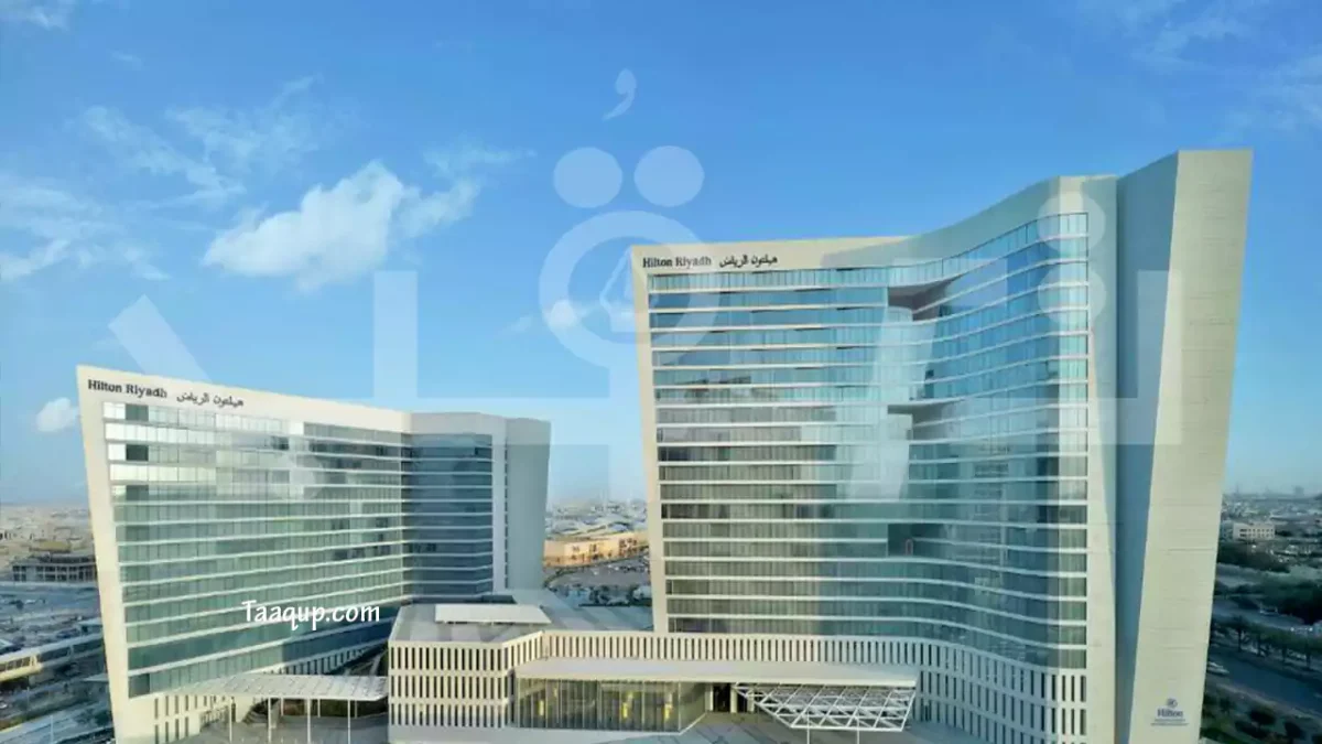 الصورة تحتوى على فندق هيلتون الرياض من الخارج