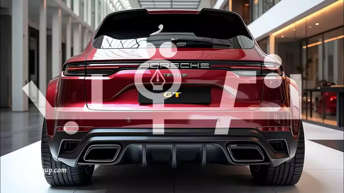 بورش كايين Electric 2026 تعرض التصميم الخلفي الحديث والعجلات الكبيرة على طريق حضري السيارة باللون الاحمر